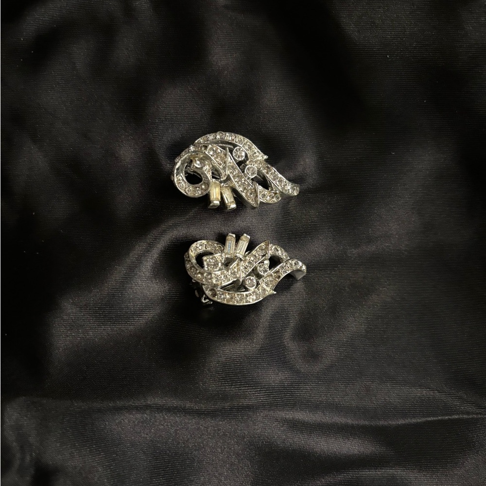 Vintage Silver-Tone Clear Rhinestone Clip On Earrings Unbranded